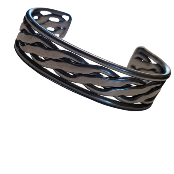 Handmade Cuff Bracelet Small Navajo - Picture 4 of 7